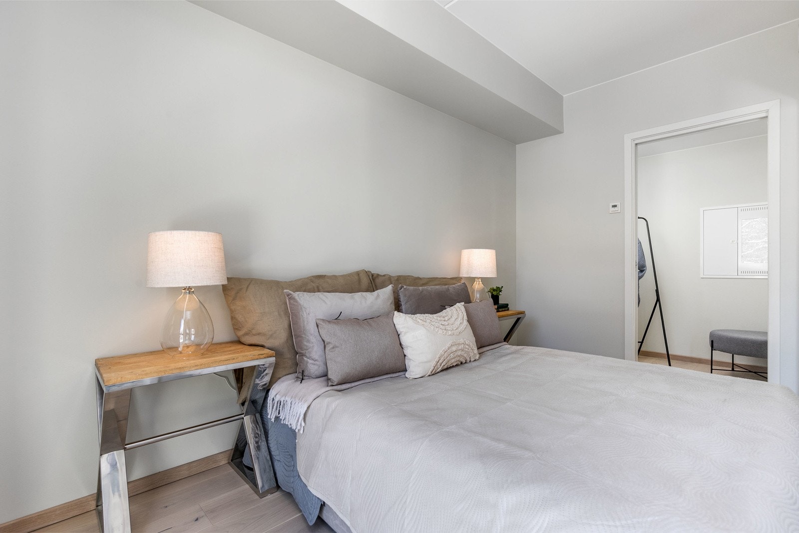 Hovedsoverommet har fin plass til kommode/skapinnredning etter ønske Galleribilde