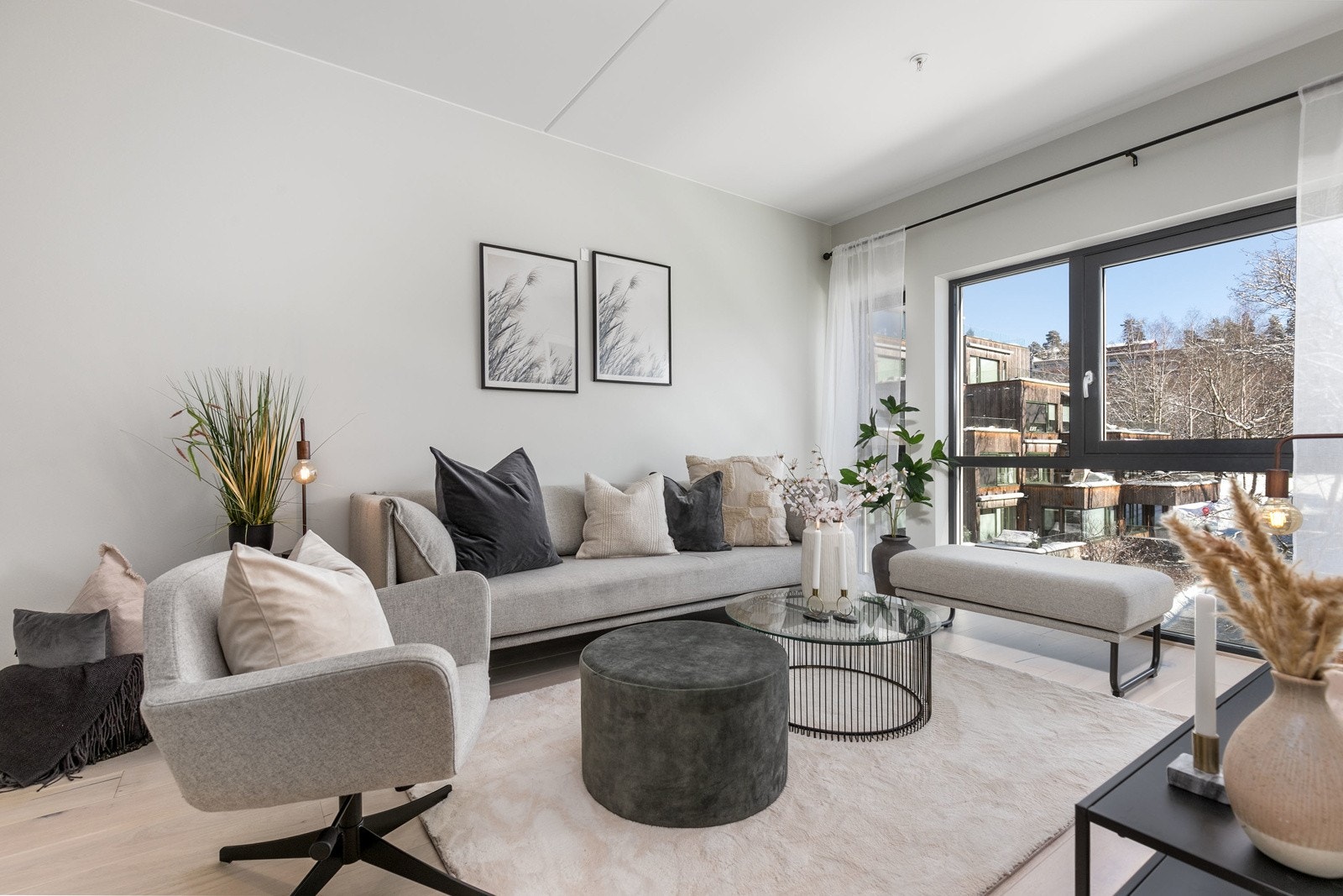 Velkommen til Ormerudveien 1F! Moderne og innbydende 3-roms selveier, med en meget sentral beliggenhet i sentrum av Kolbotn. Leiligheten ble oppført i 2023 og holder en gjennomført høy standard Galleribilde