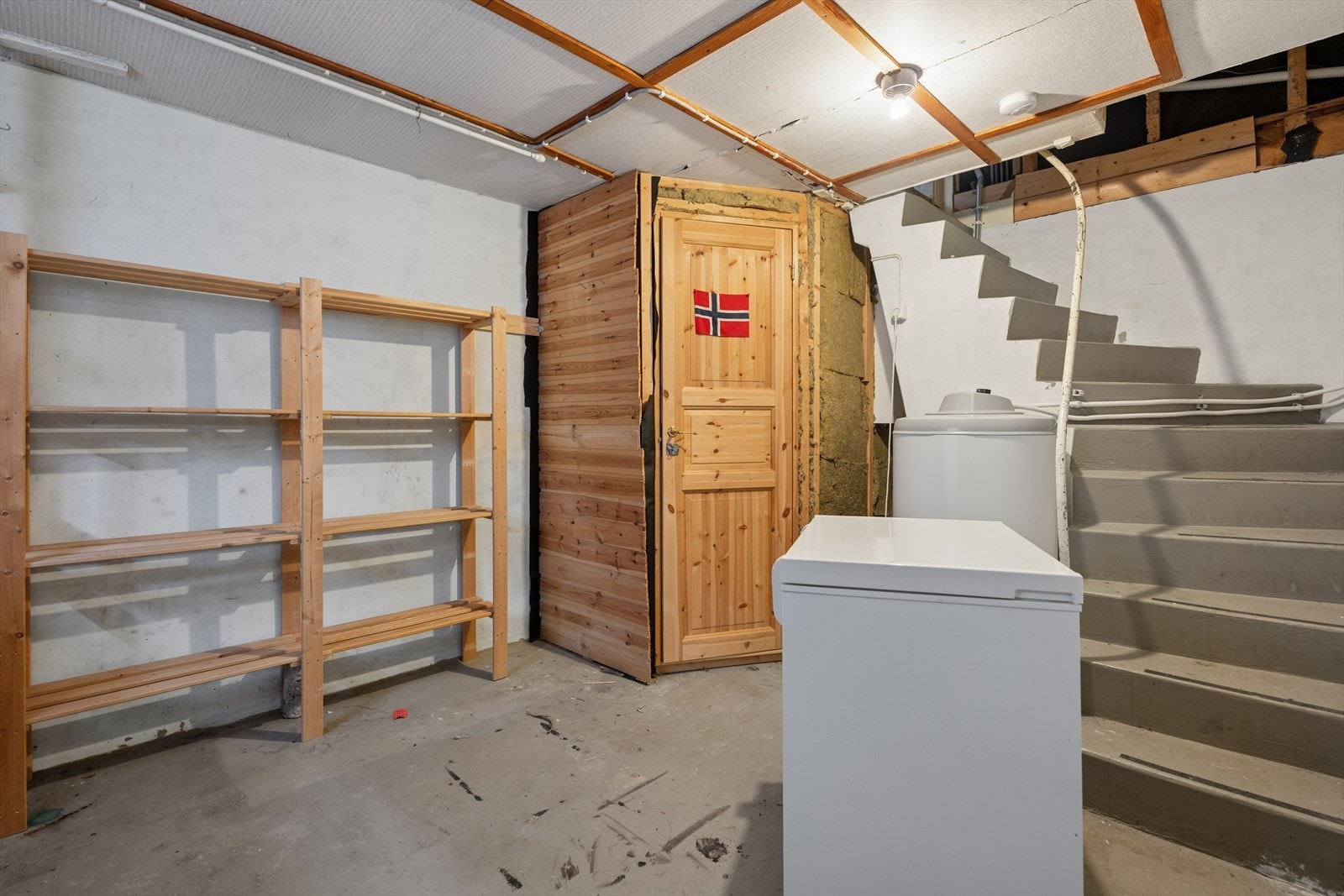 Boligen er utstyrt med to varmtvannsberedere fra 2003. Galleribilde