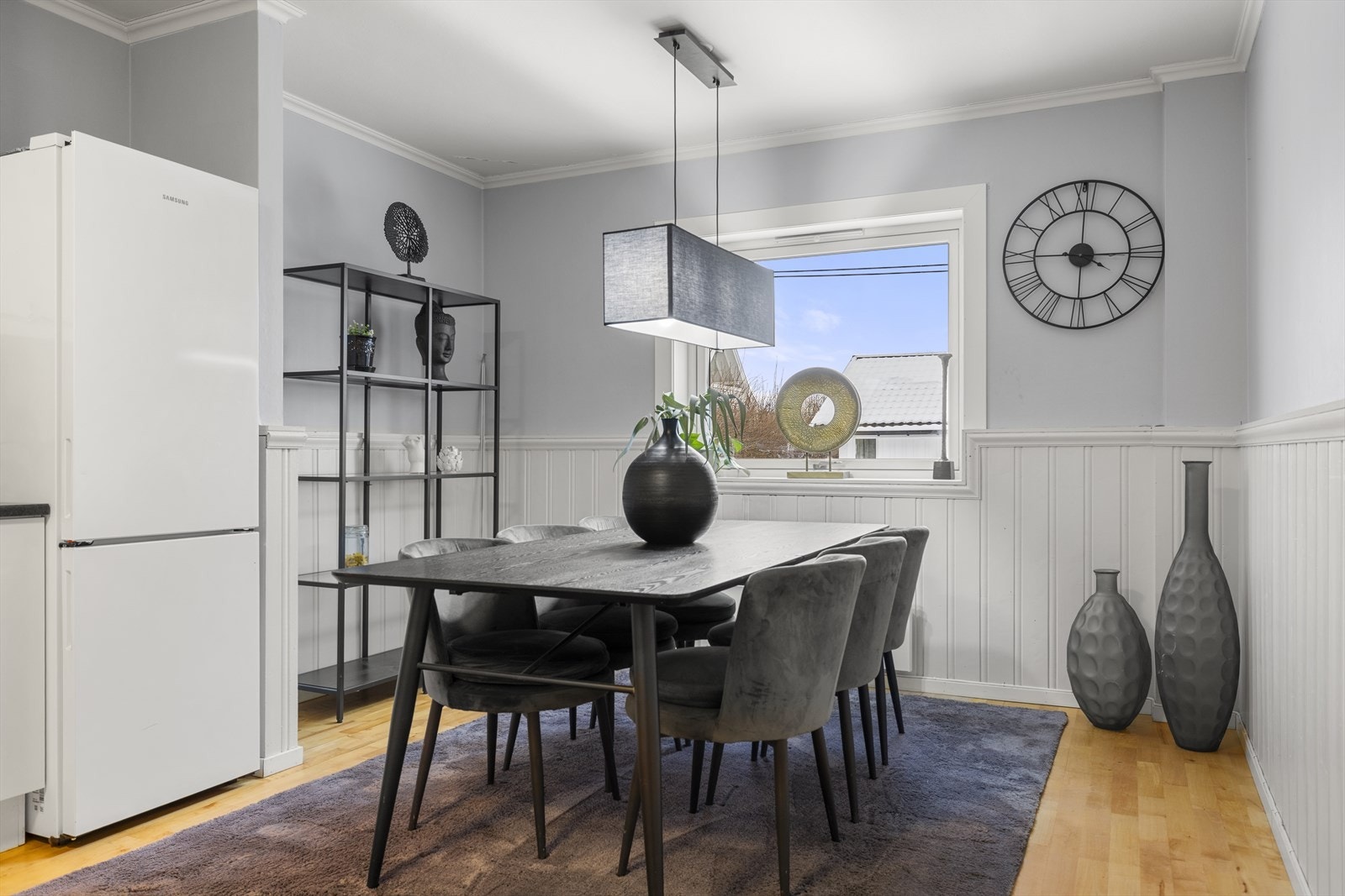 Rommet har naturlig plass til spisebord. Galleribilde