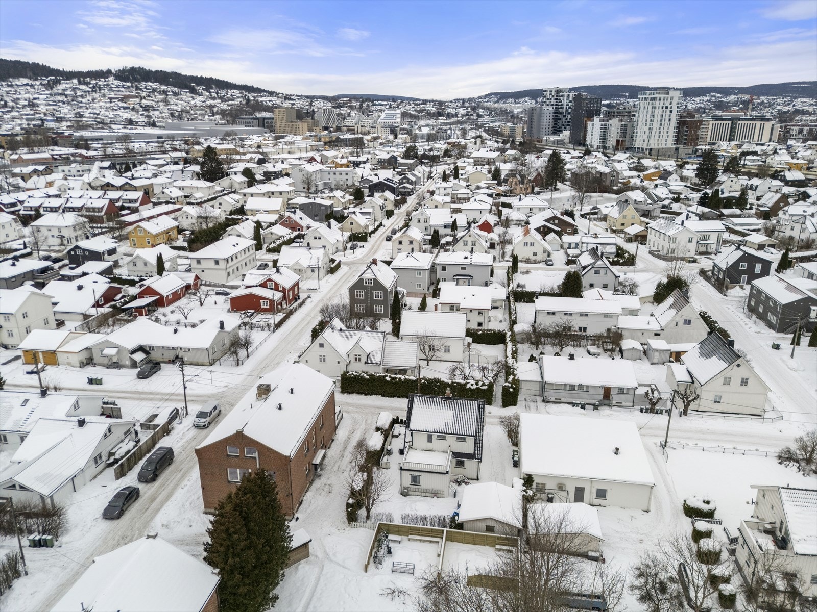 Eiendommen ligger med kort vei til alt du trenger i hverdagen. Galleribilde