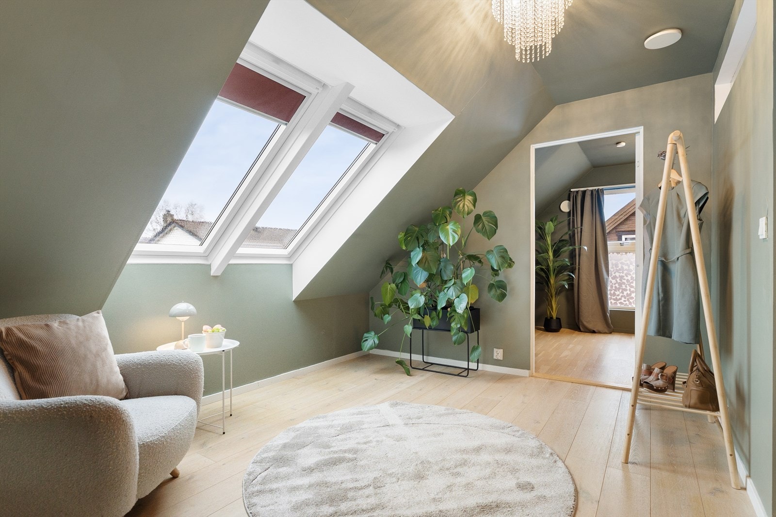 Loftstue som kan brukes som tv-stue for ungdommen eller lekerom for barna Galleribilde