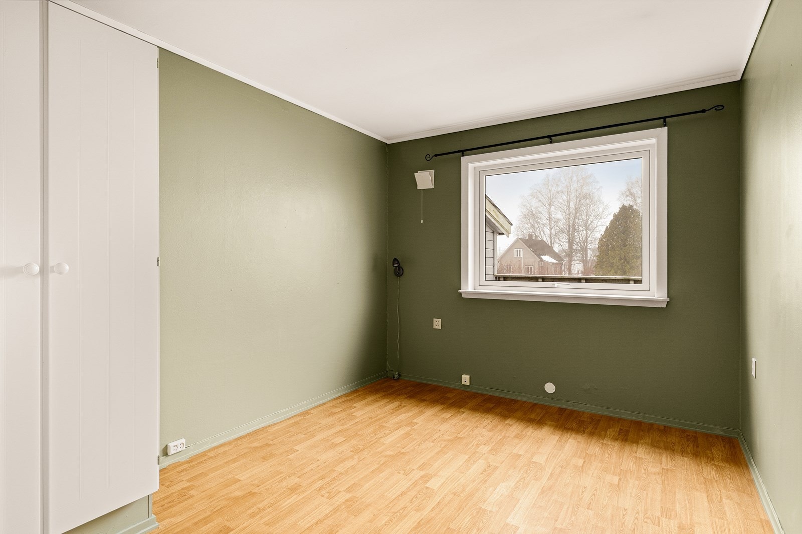 Soverom med garderobeskap Galleribilde