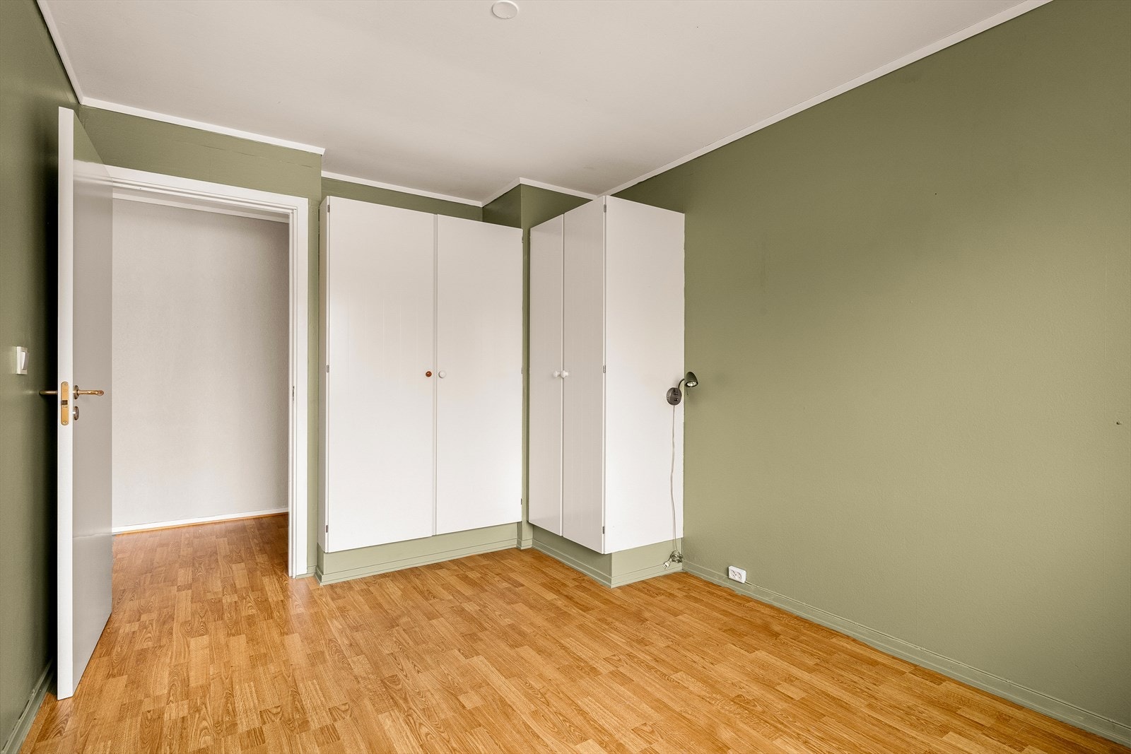 Soverom med garderobeskap Galleribilde