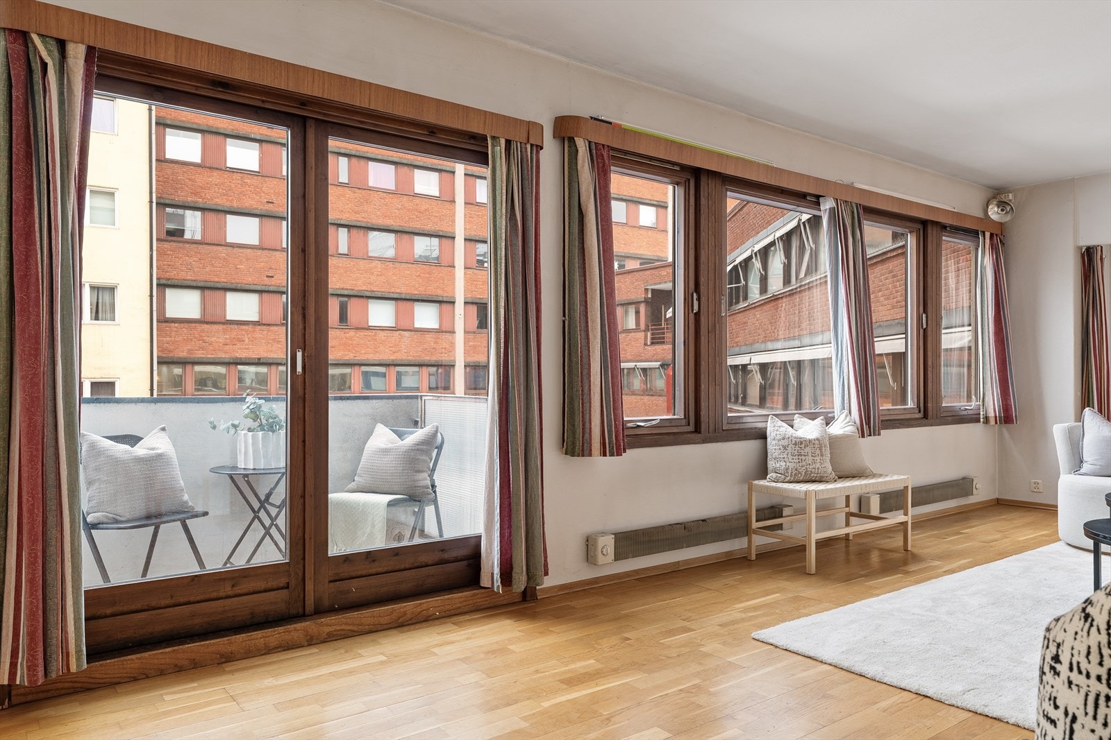 Fra stuen er det direkte adgang til en herlig balkong på 2 m² Galleribilde