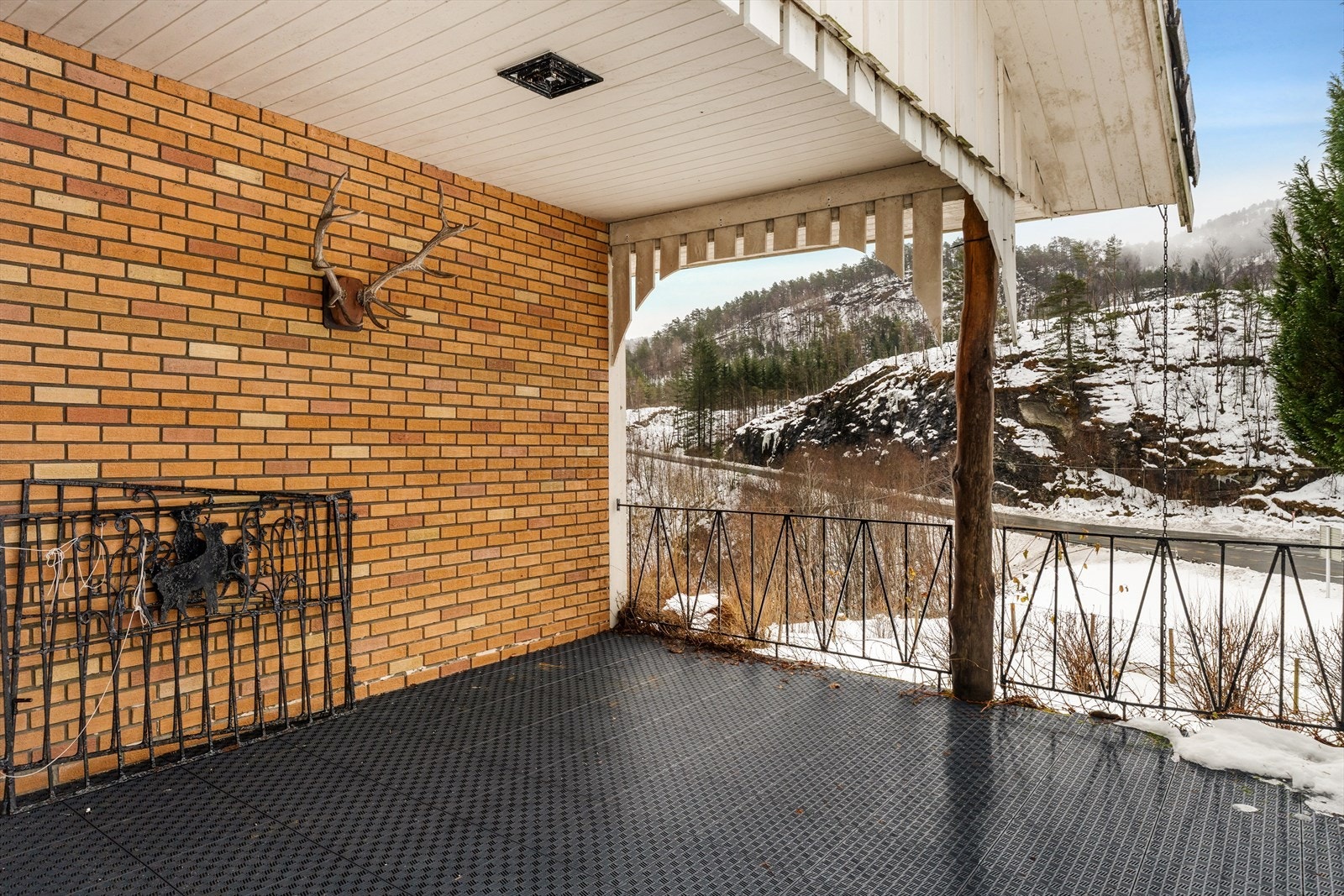 Om oppsatt visningsdato ikke passer, eller om du har noen spørsmål ikke nøl med å kontakte megler. Galleribilde