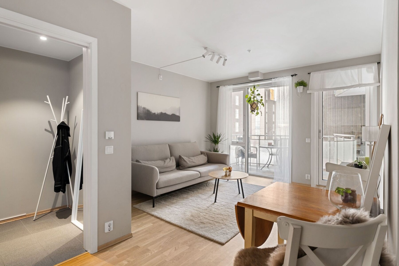 Leiligheten har gjennomgående varme i alle gulv og har balansert ventilasjon som sørger for et godt inneklima. Galleribilde