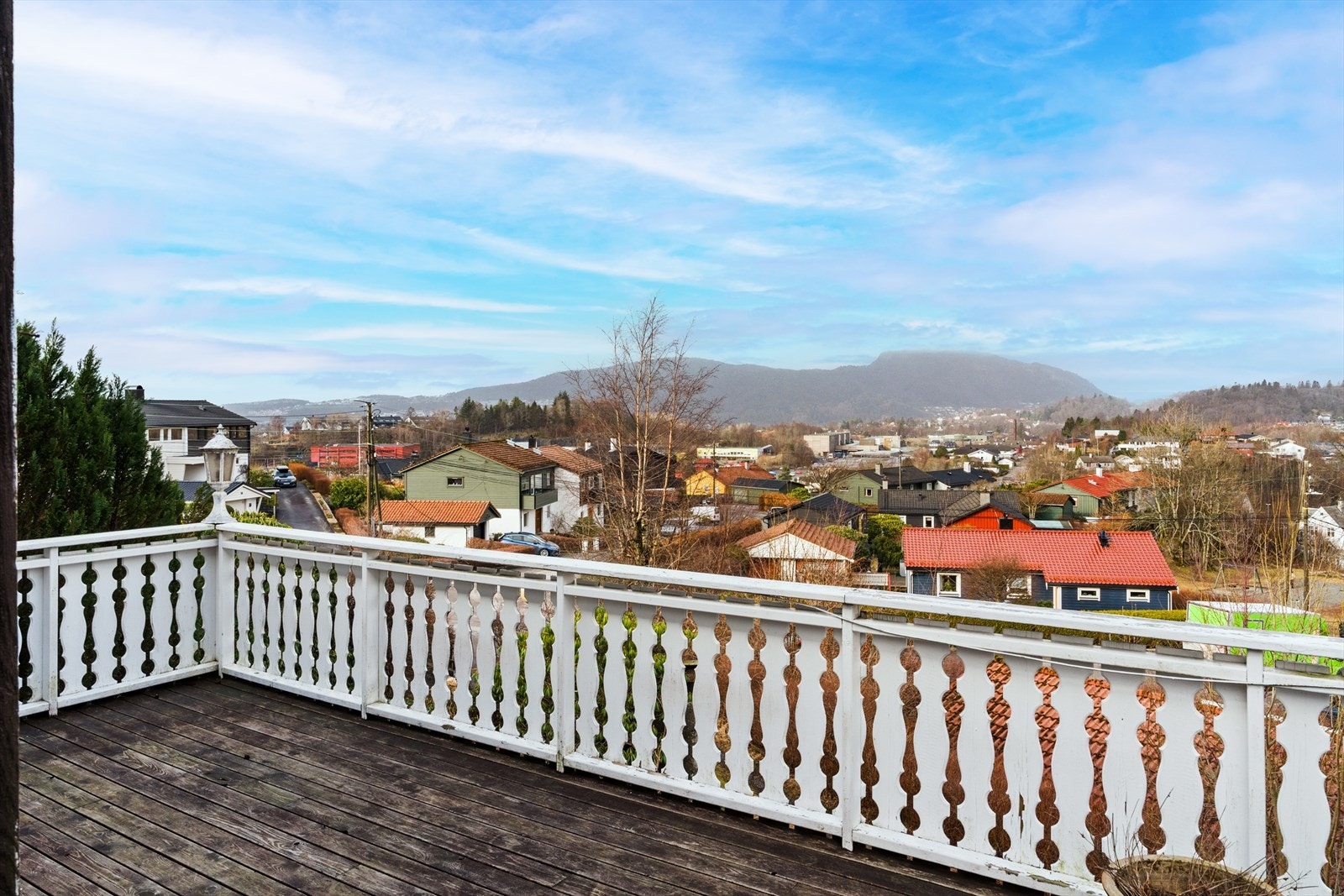 En flott halvpart av tomannsbolig i veletablert nabolag med solrik beliggenhet Galleribilde