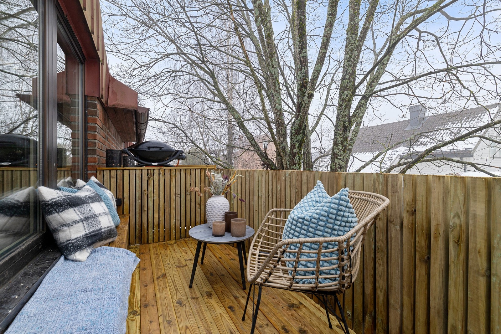 Vestvendt balkong - en perfekt forlengelse av stuen på sommerhalvåret. Galleribilde