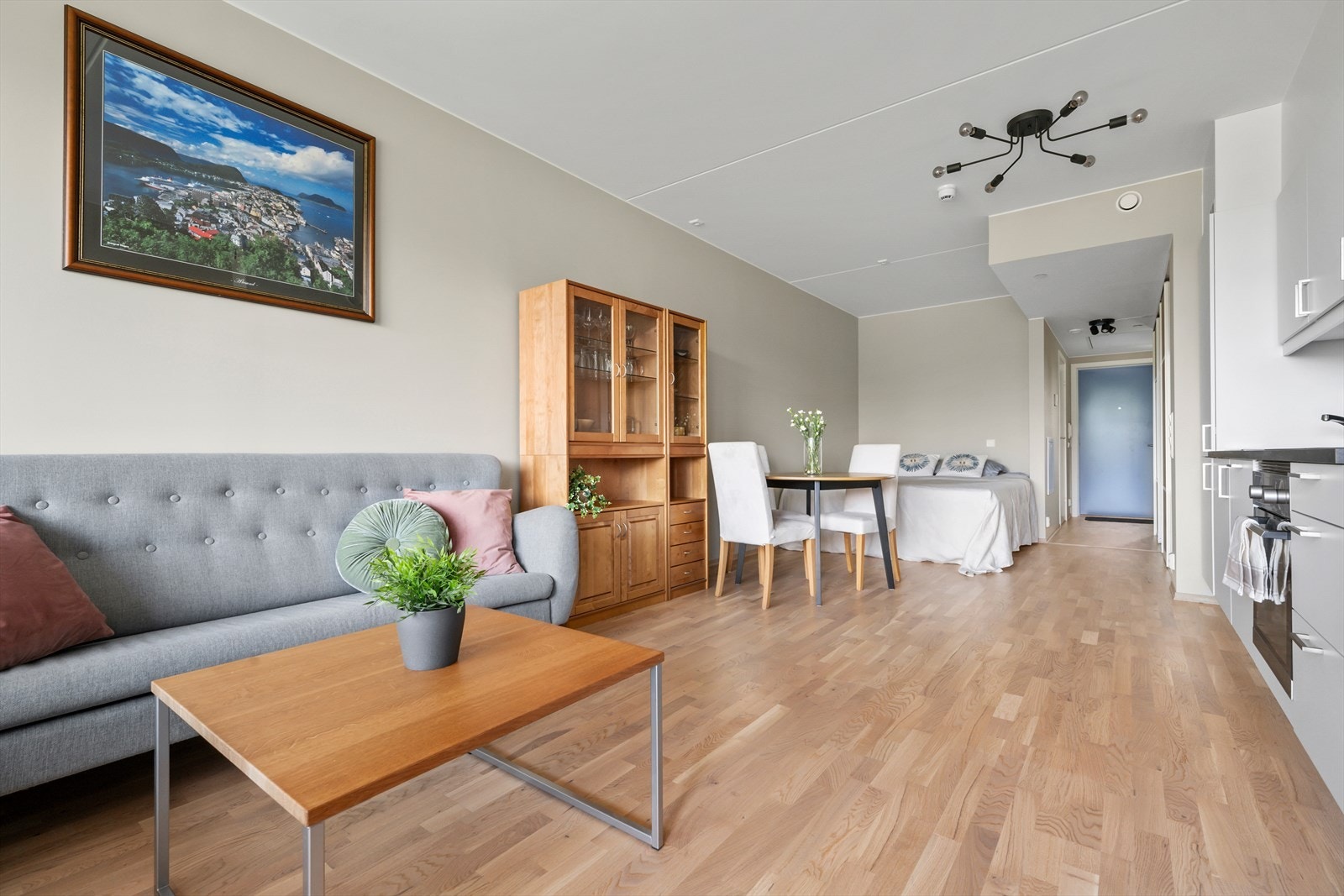 Leiligheten har en fin og åpen planløsning med gode møbleringsmuligheter. Galleribilde