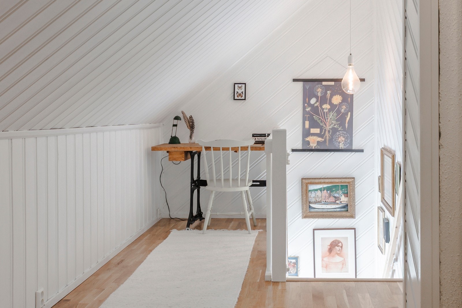 Adkomst til 2. etasje med adkom til alle rommene Galleribilde