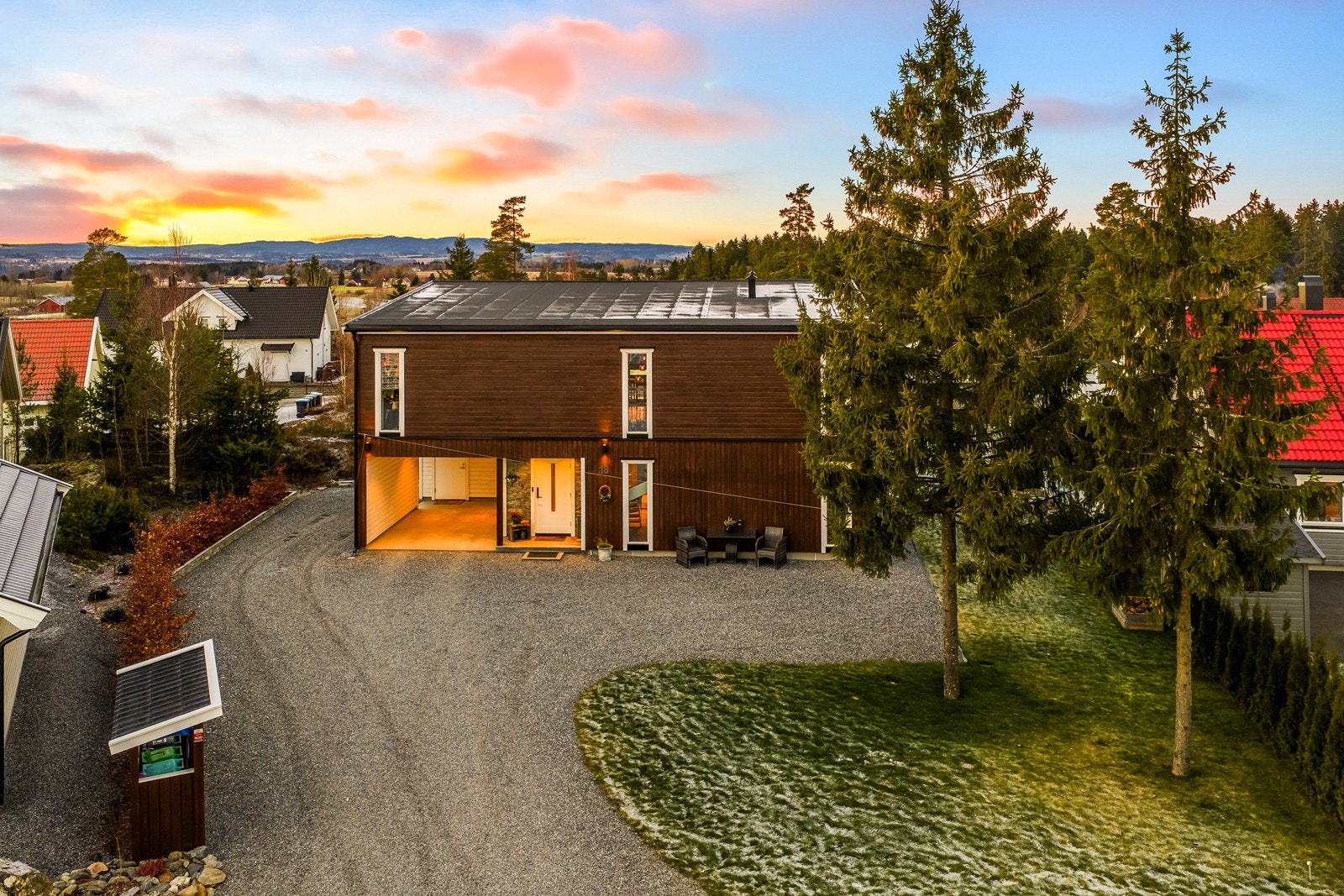Velkommen til Blåveisstien 18 - presentert av Anita Heer, Aktiv Eiendomsmegling Mysen og Rakkestad. Foto: FOTOetcetera AS. Galleribilde