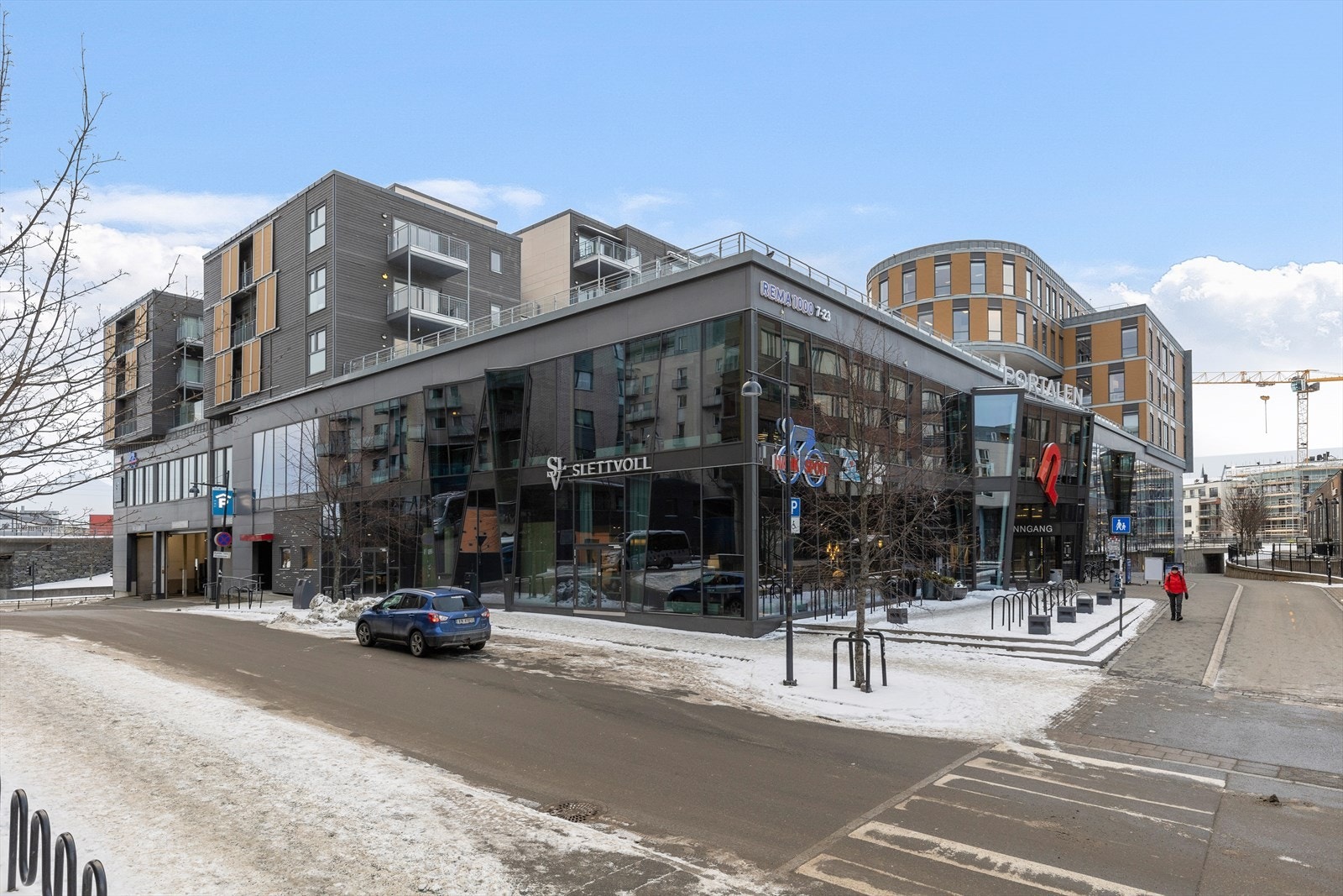 Leiligheten ligger i samme bygg som Portalen kjøpesenter som huser 3T-treningssenter, samt dagligvare. 3 minutt gange til Solsiden kjøpesenter Galleribilde