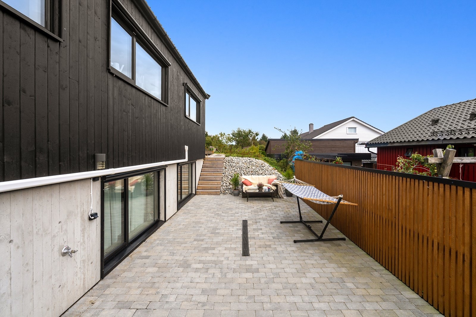 Utvendig automatisk solskjerming fra Fasadeprodukter. Galleribilde