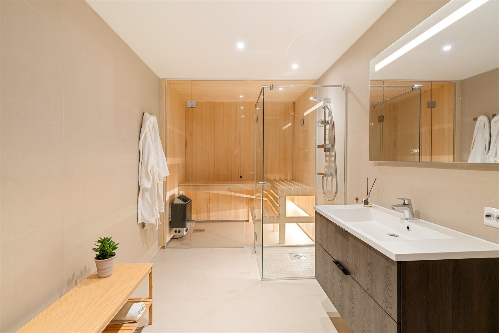 Delikat bad av meget god størrelse. Innredning fra bad er levert av Sigdal. Galleribilde