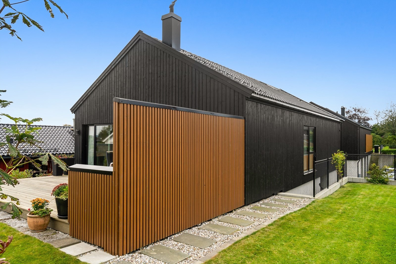 Uteområdene er solrike og skjermet for innsyn Galleribilde