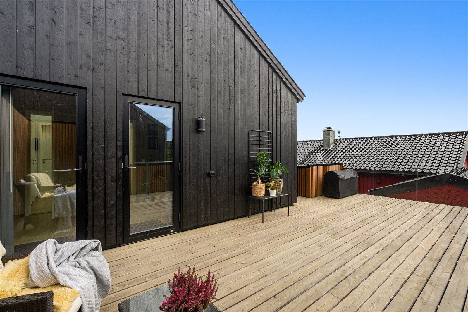 Glassrekkverk og fine detaljer utvendig Galleribilde