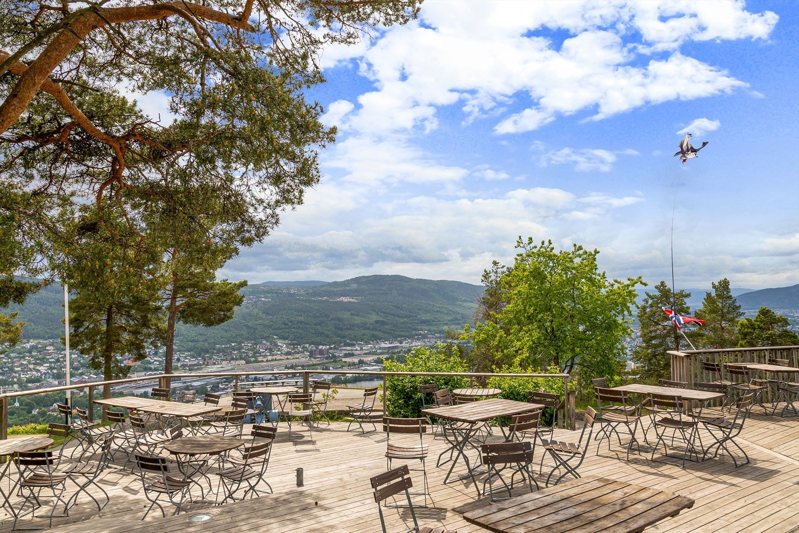 Oppe på Spiralen har man også flotte spisemuligheter Galleribilde