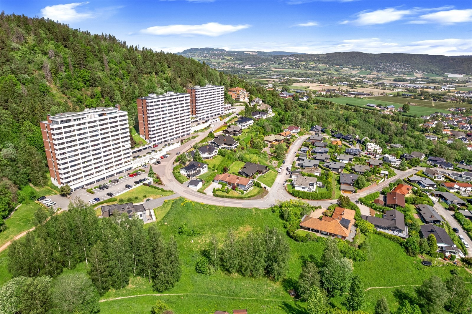 Beliggenheten er ypperlig og naturskjønt Galleribilde