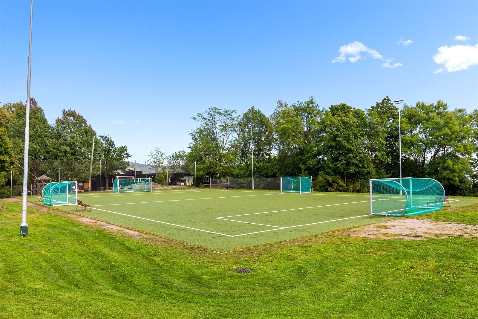 Det er videre kort vei til barnehage, fotballbane og fine fellesområder Galleribilde