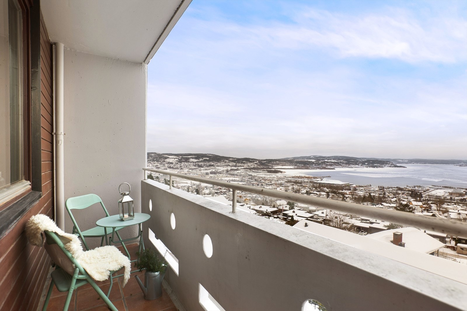 Fra verandaen er det nydelig utsikt utover Drammensfjorden Galleribilde