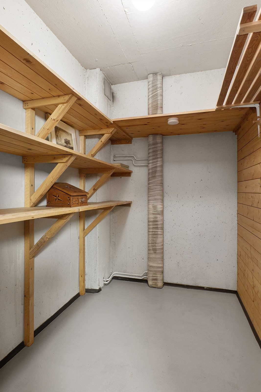 Leiligheten disponerer også både matbod og sportsbod Galleribilde