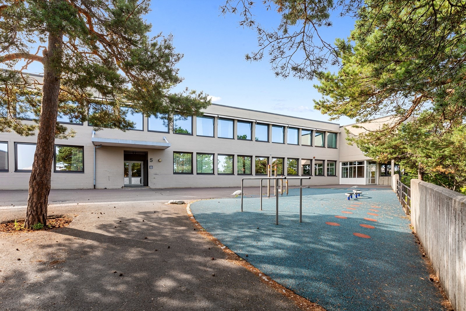 Bragernes skole er barneskole for 1.-7. klassetrinn Galleribilde