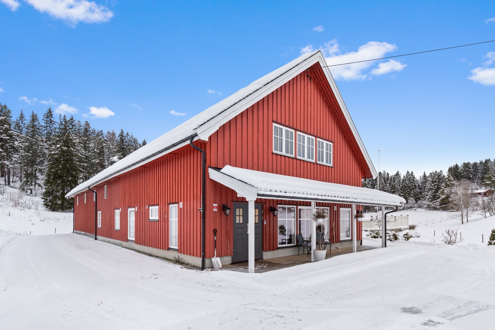 Gårdsbutikken har overbygget inngangsparti Galleribilde