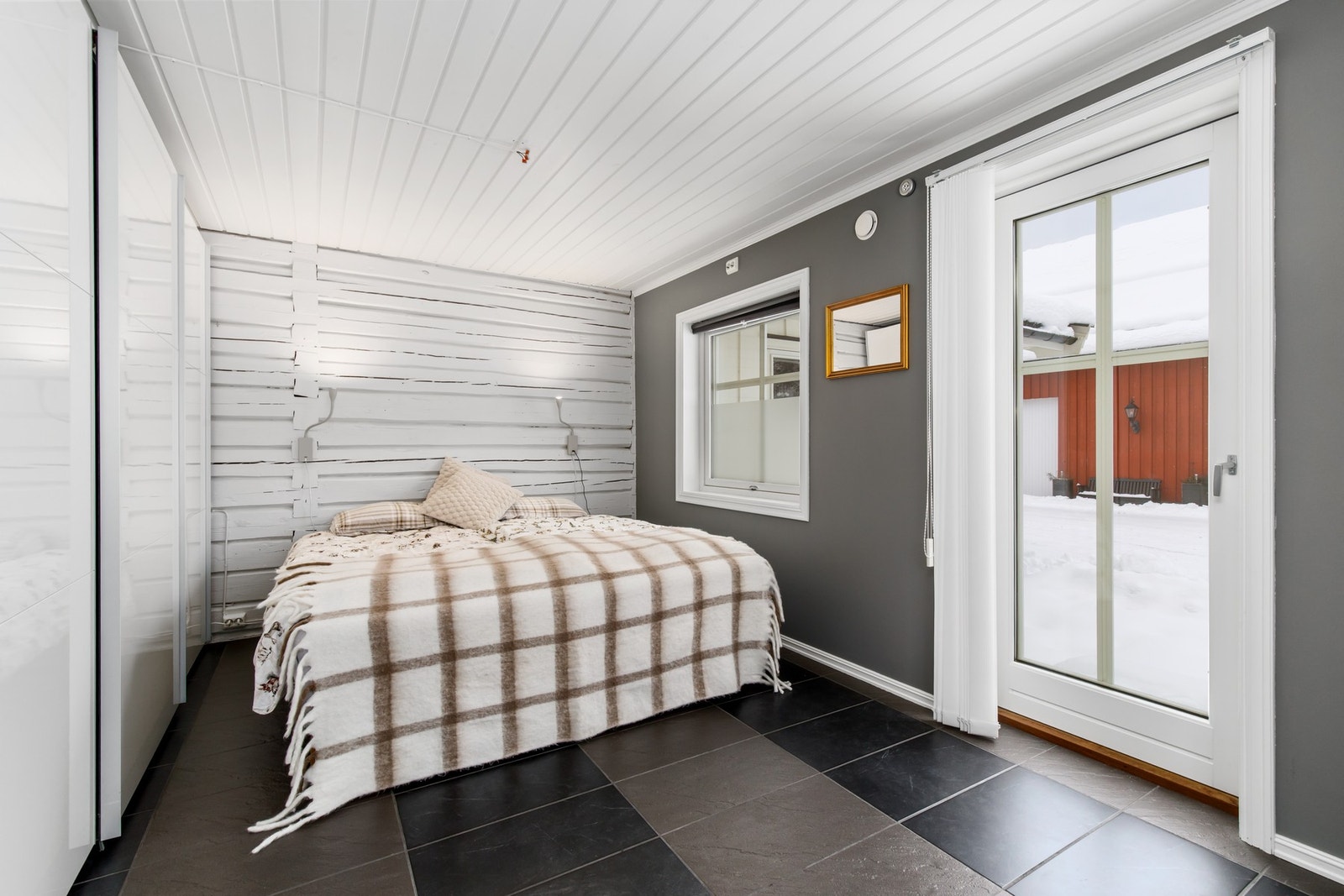 Rommet har utgang til hage Galleribilde