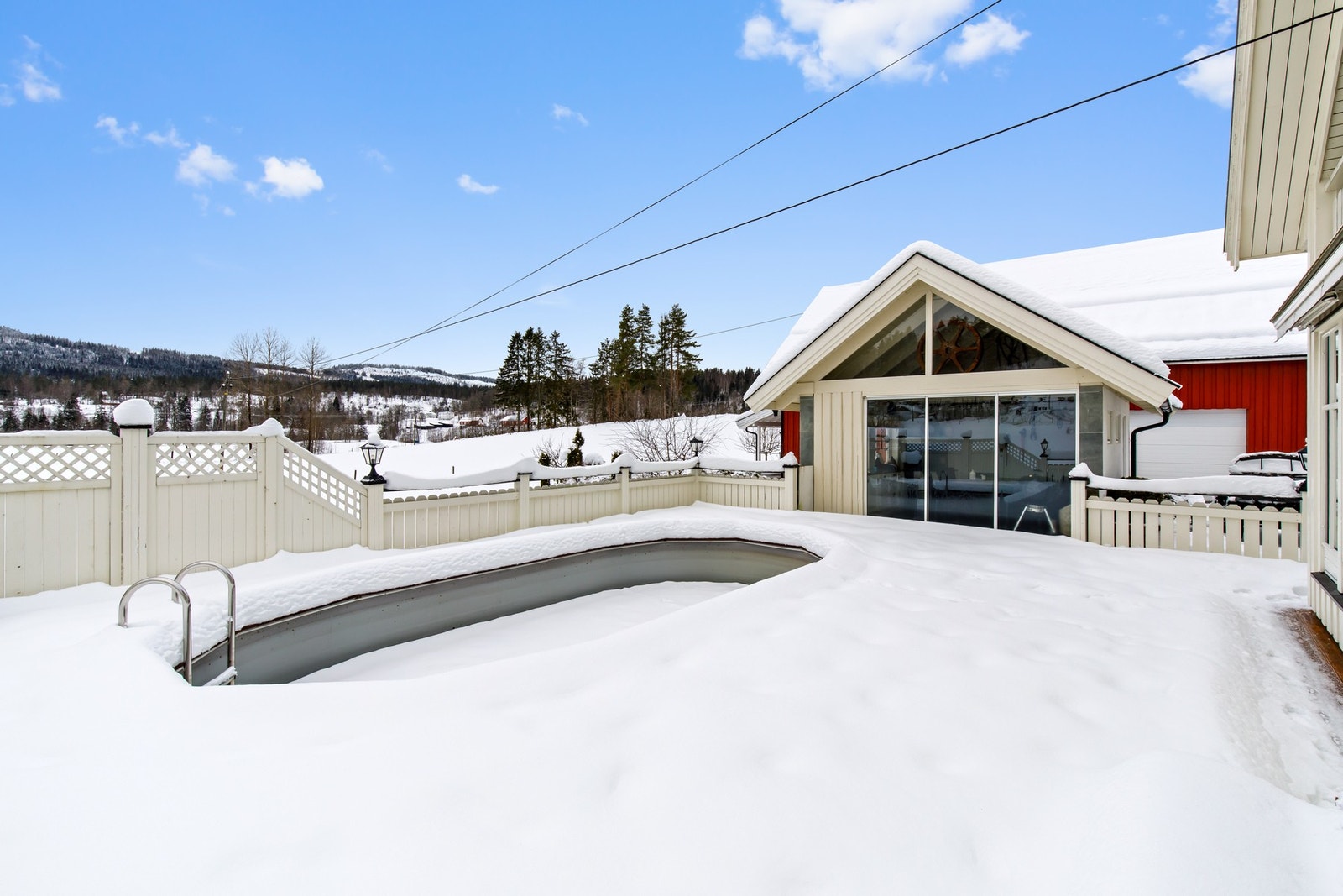 Sommerstue for enden av terrassen Galleribilde