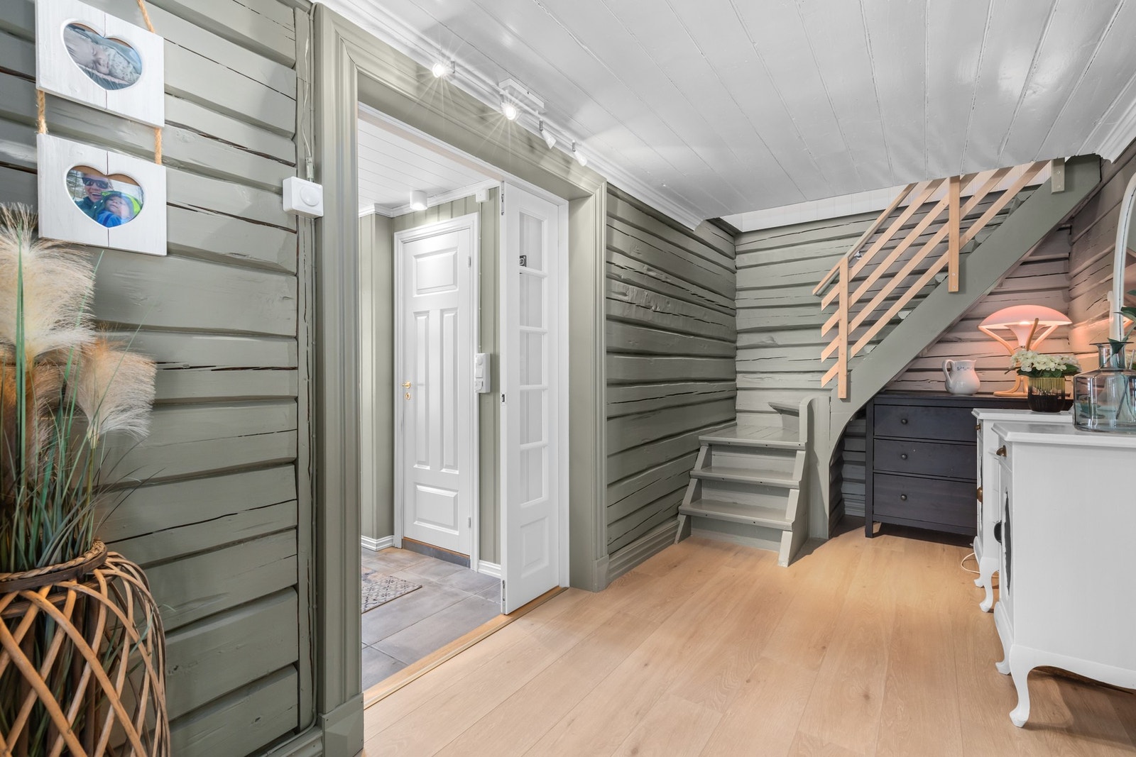 Trapp til 2.etasje Galleribilde