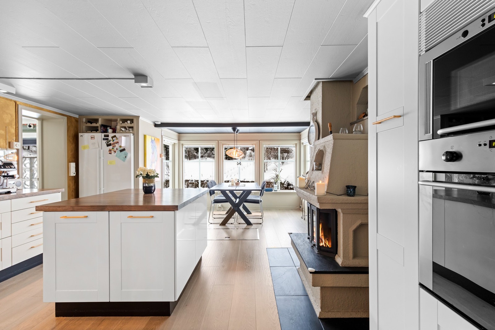 Stekeovn er plassert i god arbeidshøyde Galleribilde