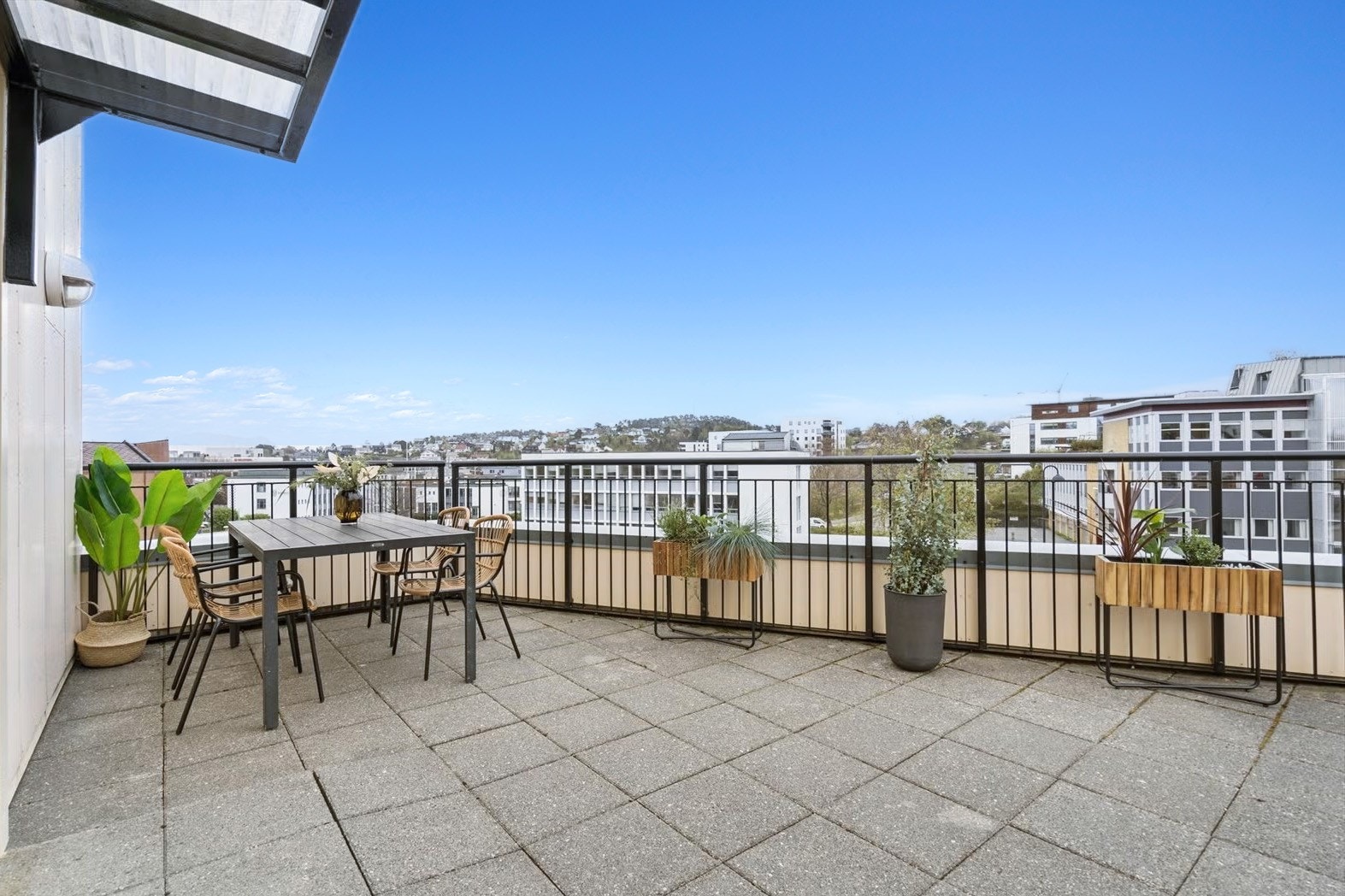 Felles terrasse med sol fra tidlig morgen Galleribilde