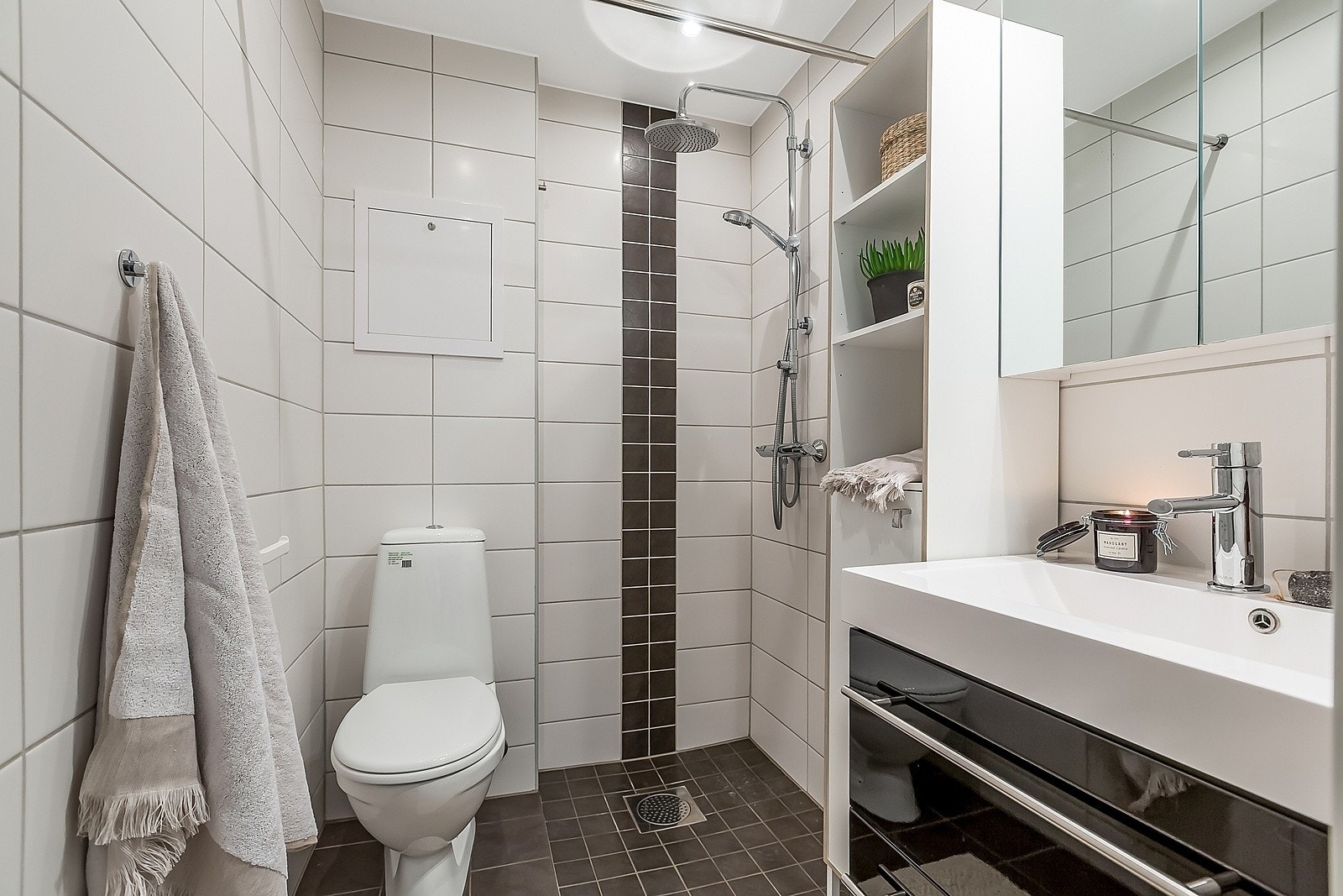 I likhet med resten av leiligheten ble badet pusset opp i 2012/13. Galleribilde