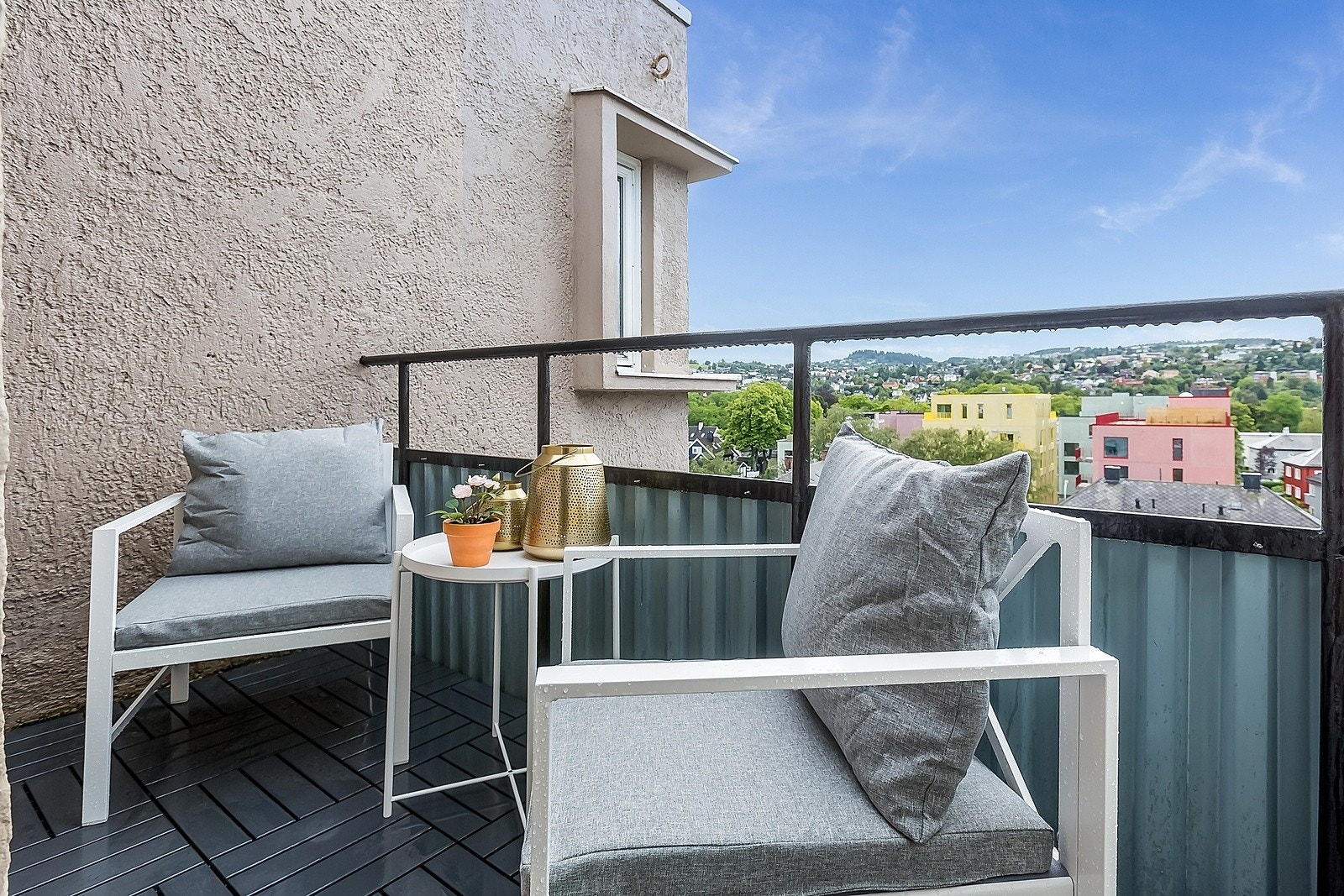 Balkonger ligger vestvendt til og byr på gode solforhold. Galleribilde