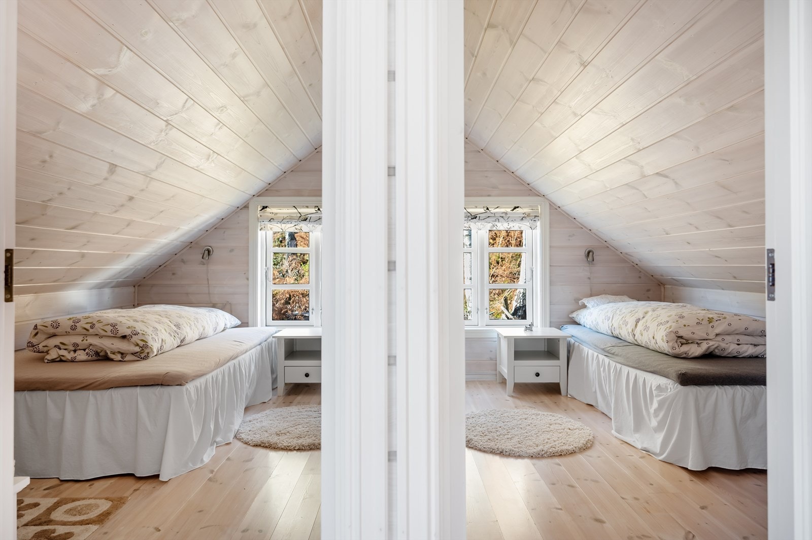 2. etasjen byr på 2 soverom. Opprinnelig 1 soverom med 1 vindu, se punkt. ferdigattest i salgsoppgaven. Galleribilde