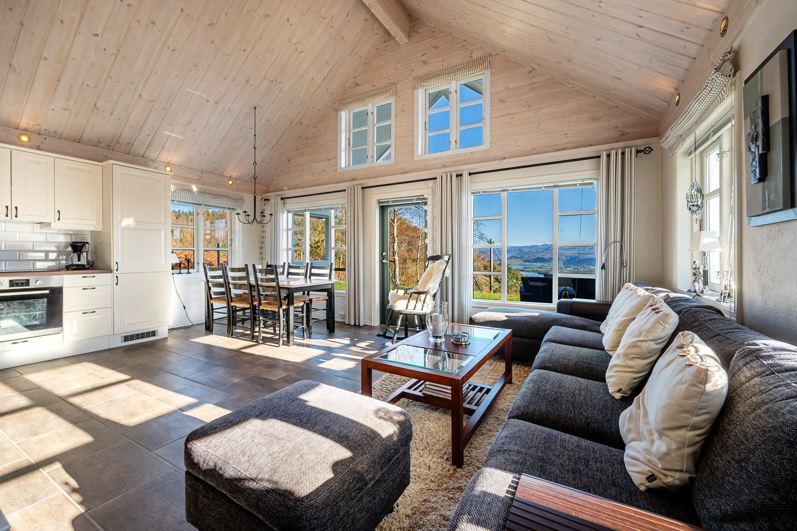 Her kombineres utsikt og hygge på beste måte. Galleribilde