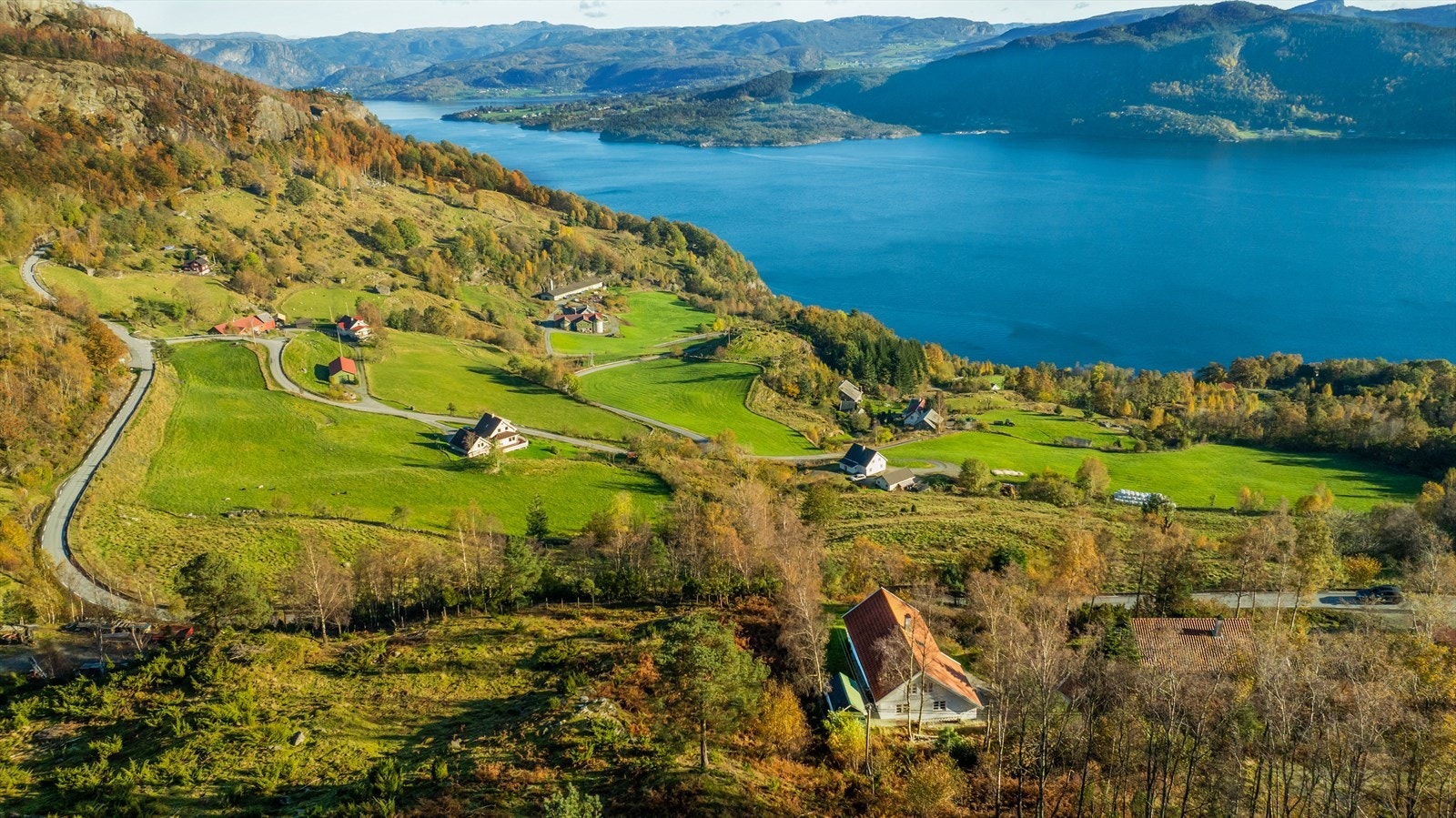 Denne fritidseiendommen befinner seg i spektakulære omgivelser på Ombo! Galleribilde