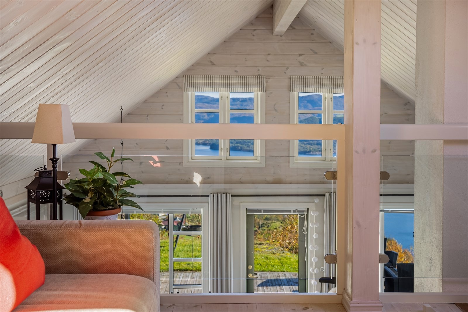 Utsikten kan du nyte også fra 2. etasjen. Galleribilde