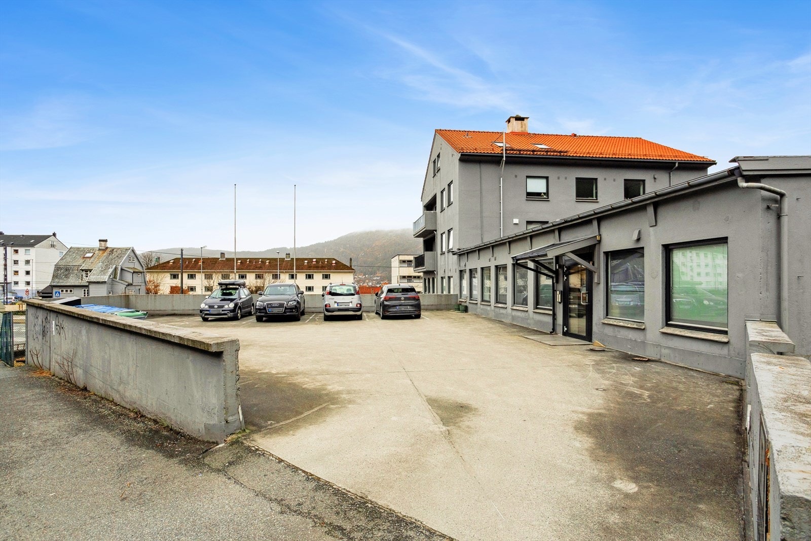 Gode muligheter for parkering som gjør hverdagen både enkel og komfortabel. Galleribilde