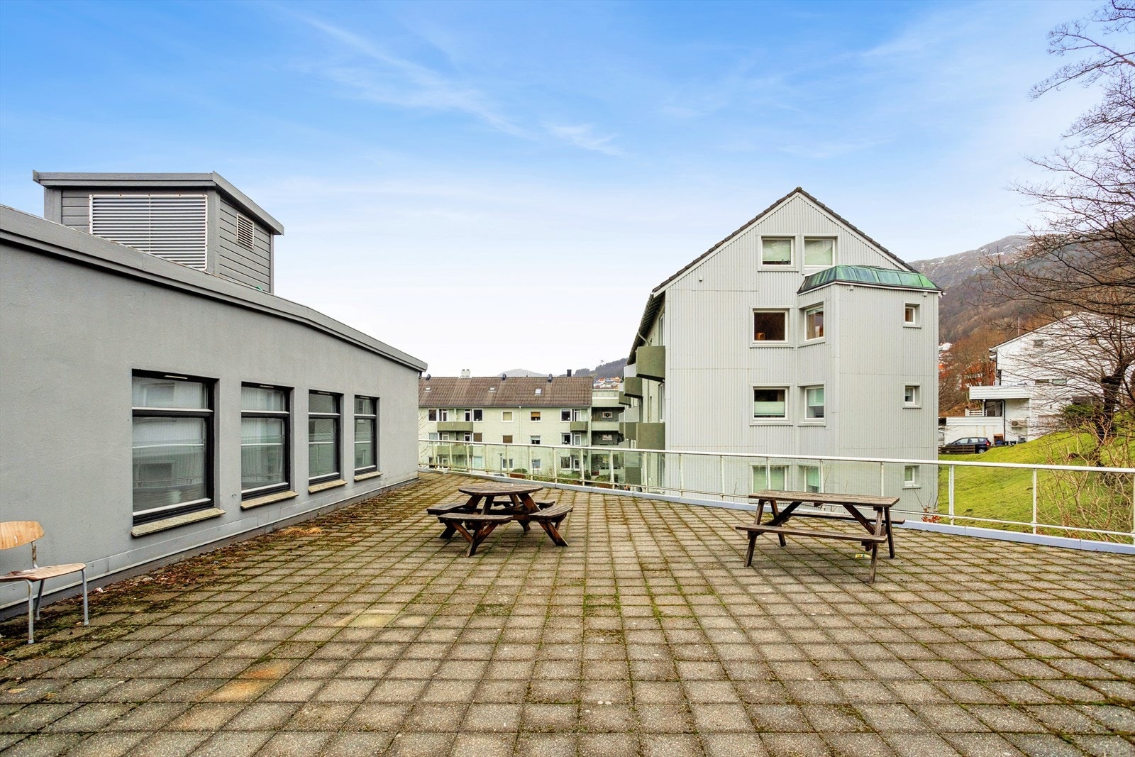 Fellesarealene byr i tillegg på flotte muligheter for hyggelige sammenkomster og sosiale stunder gjennom sommermånedene. Galleribilde