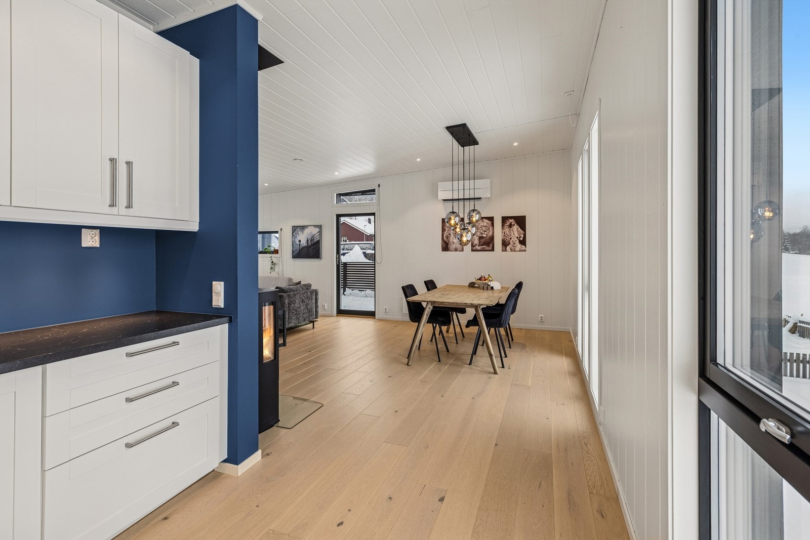 Kjøkken mot stue i 1. etasje. Galleribilde