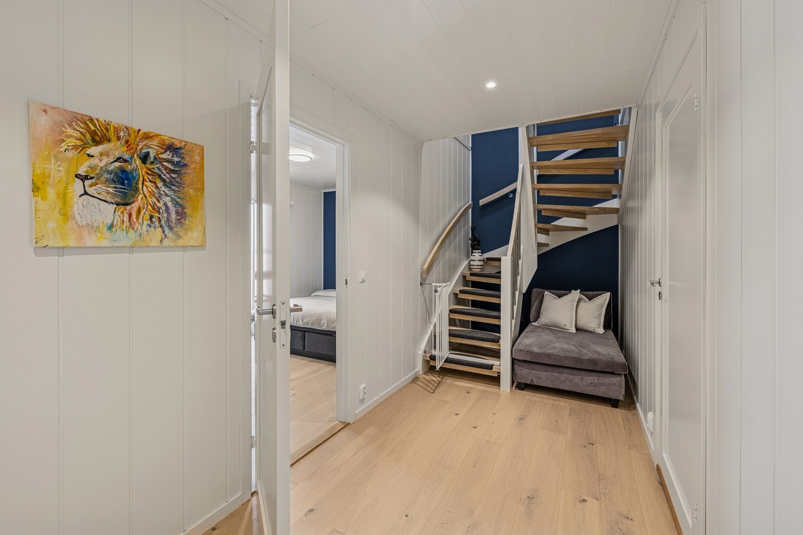 Gang i U. etasje. Galleribilde