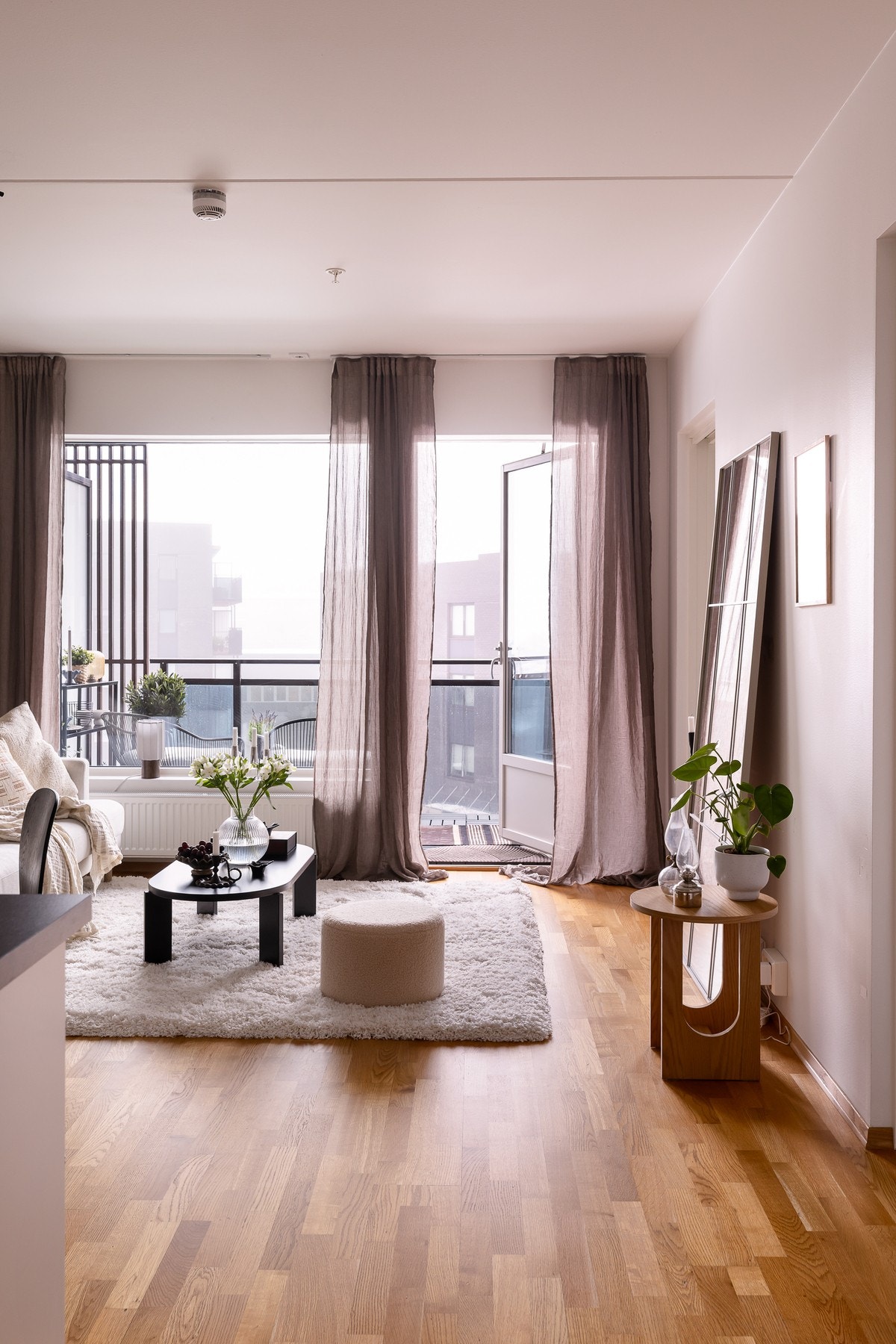 Fra stuen er det utgang til en stor, sydvendt balkong. Galleribilde