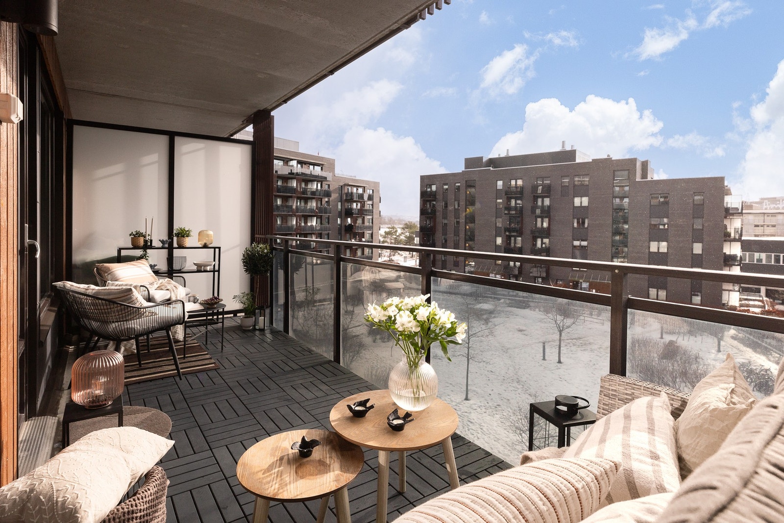 PrivatMegleren Renommé presenterer Spireaveien 4A - en stilren og innbydende 2-roms leilighet i byggets 4. etasje med heisadkomst. Galleribilde