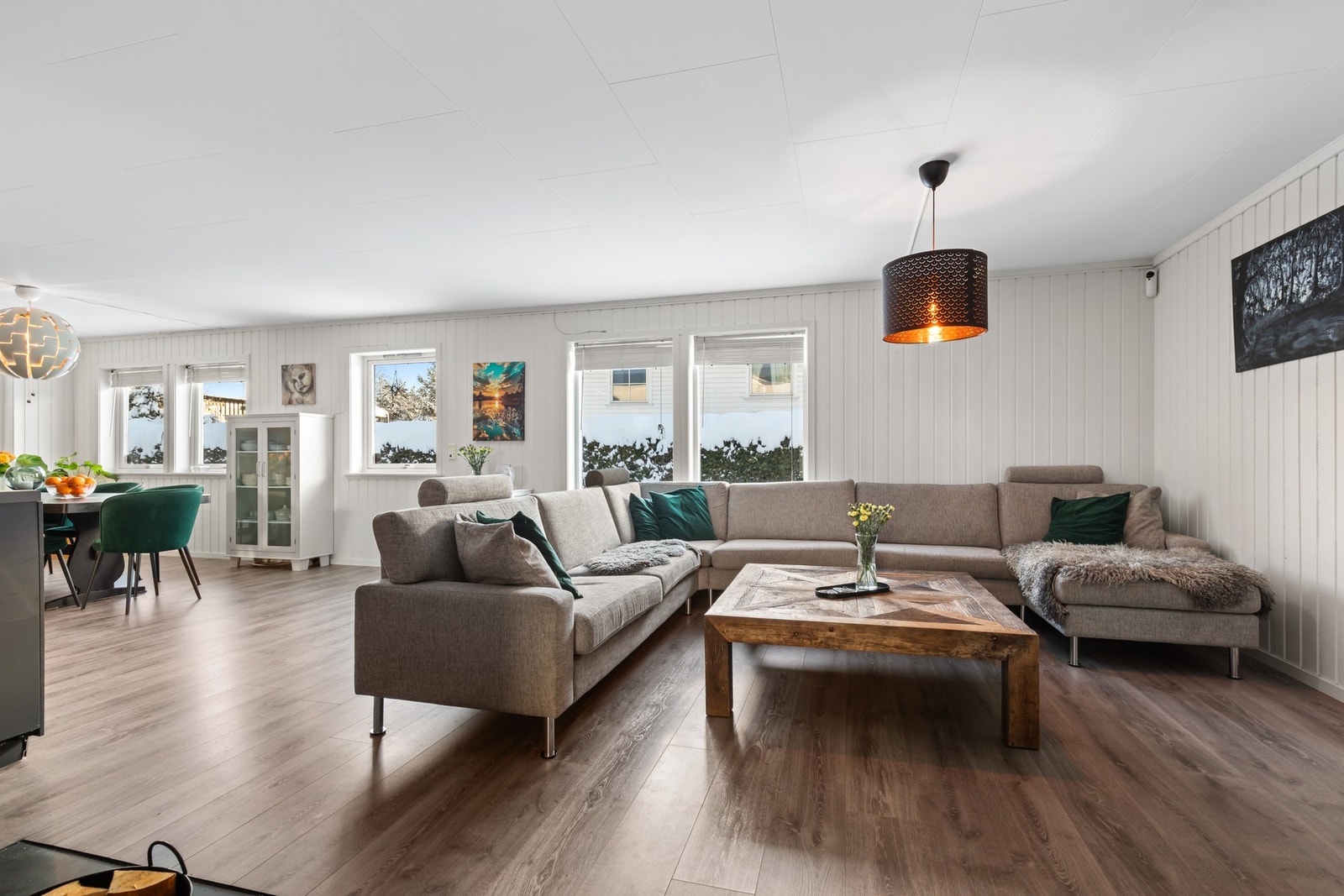 Stuen har god plass til møblering. Galleribilde