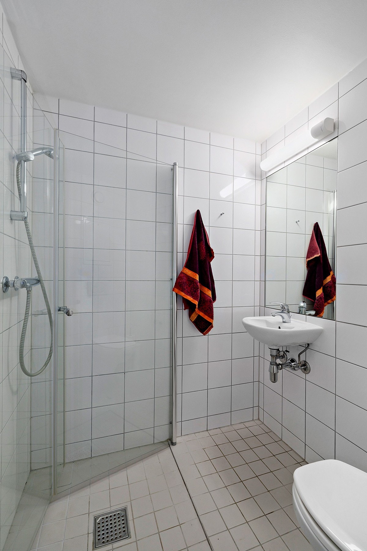 Flislagt bad med varmekabler pusset opp i 2010 i borettslagets regi Galleribilde