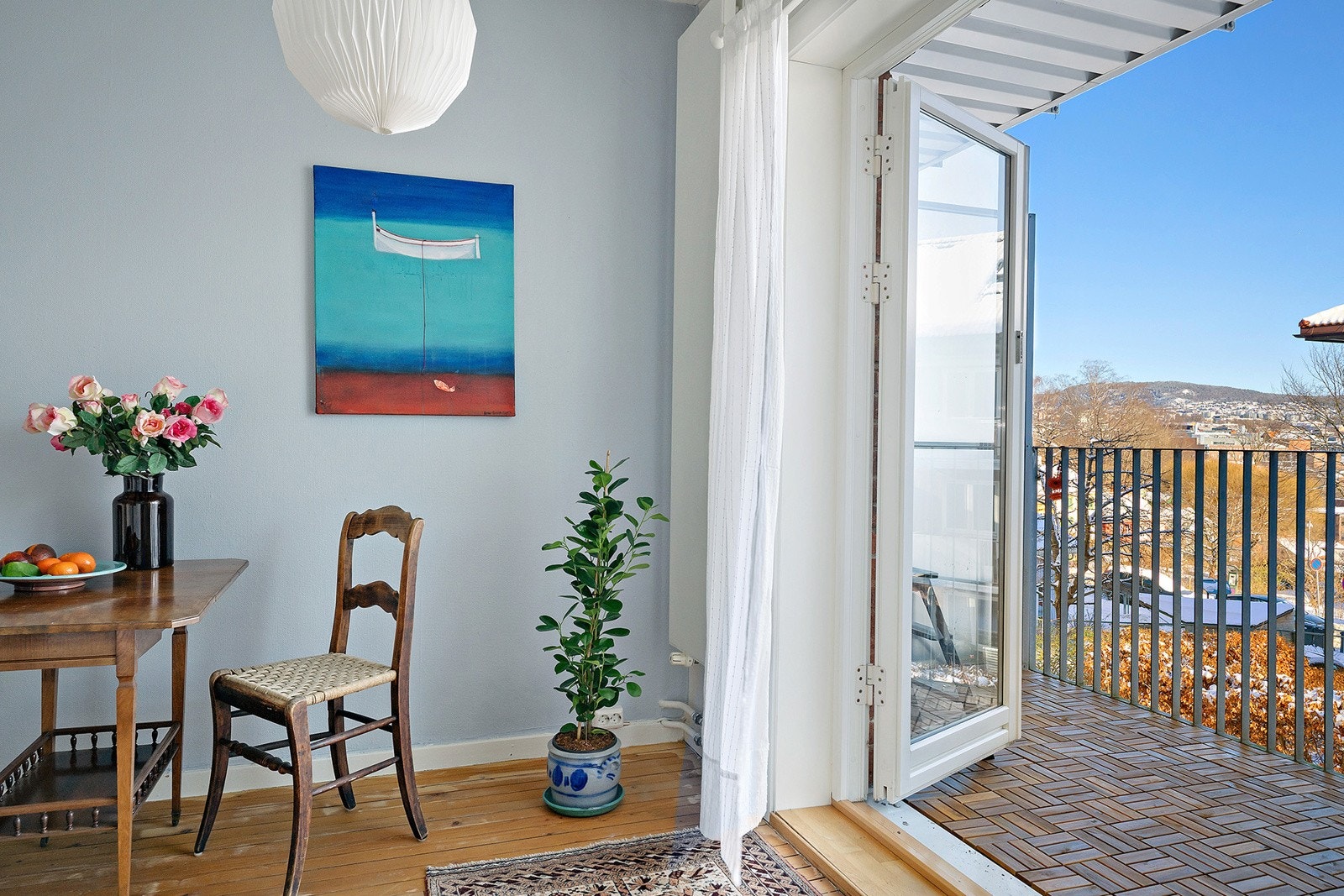 Flott tofløyet balkongdør fra stue Galleribilde