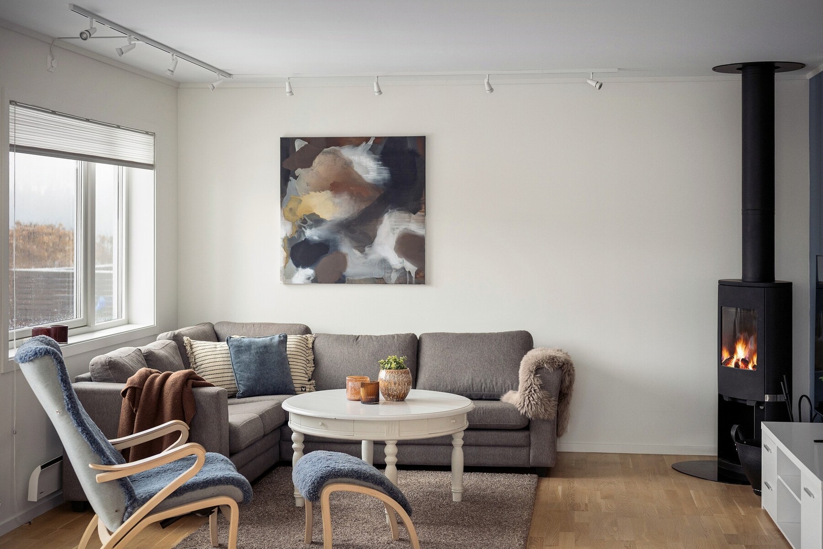 Velkommen til Skogfaret 83 - en moderne og lettstelt selveierleilighet fra 2018 med attraktiv beliggenhet nær Tomter sentrum. Foto: Mats Holst. Firma: Matsholst.no Galleribilde