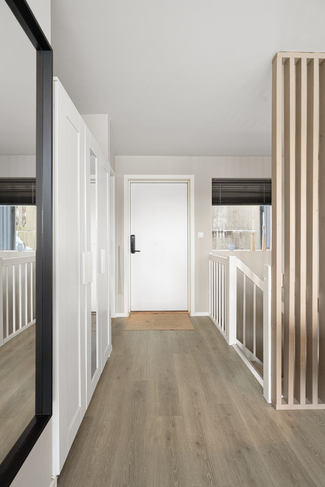 Entrè og gang i 2. etasje. Galleribilde